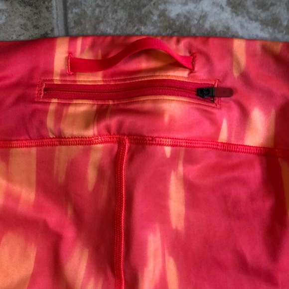 Adorable Under Armour crop leggings - Picture 3 of 3